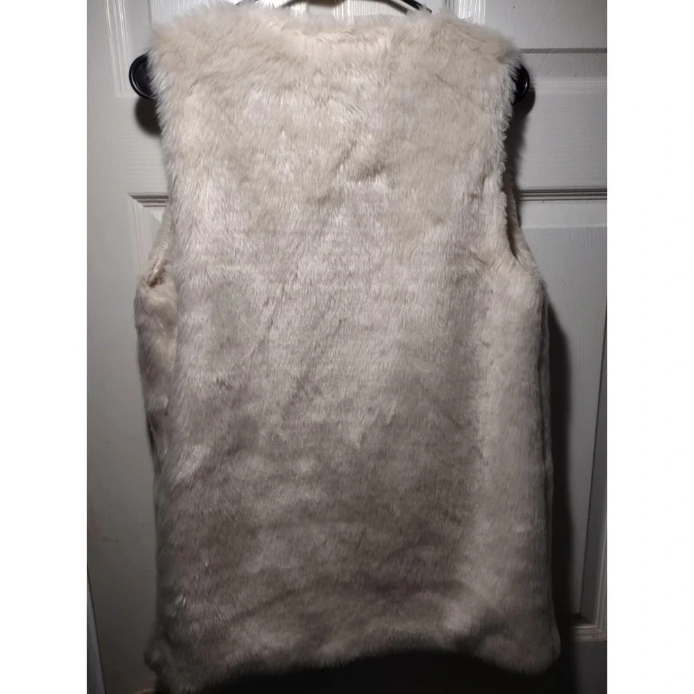 B-Sharp Womens Faux Fur Vest LARGE Round‎ Neckline Barbiecore H54